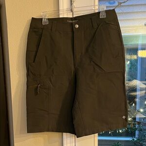 Columbia Men's Dark Olive Waterproof Cargo Shorts